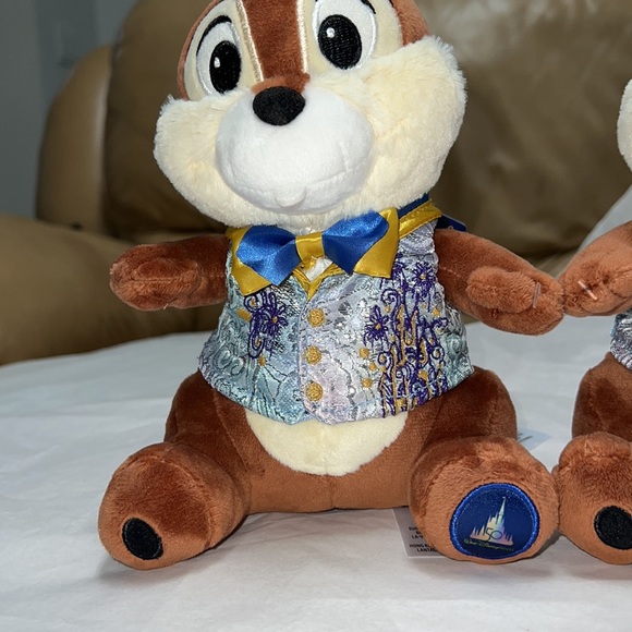 WALT DISNEY WORLD 50TH ANNIVERSARY CHIP AND DALE PLUSH - Picture 5 of 12